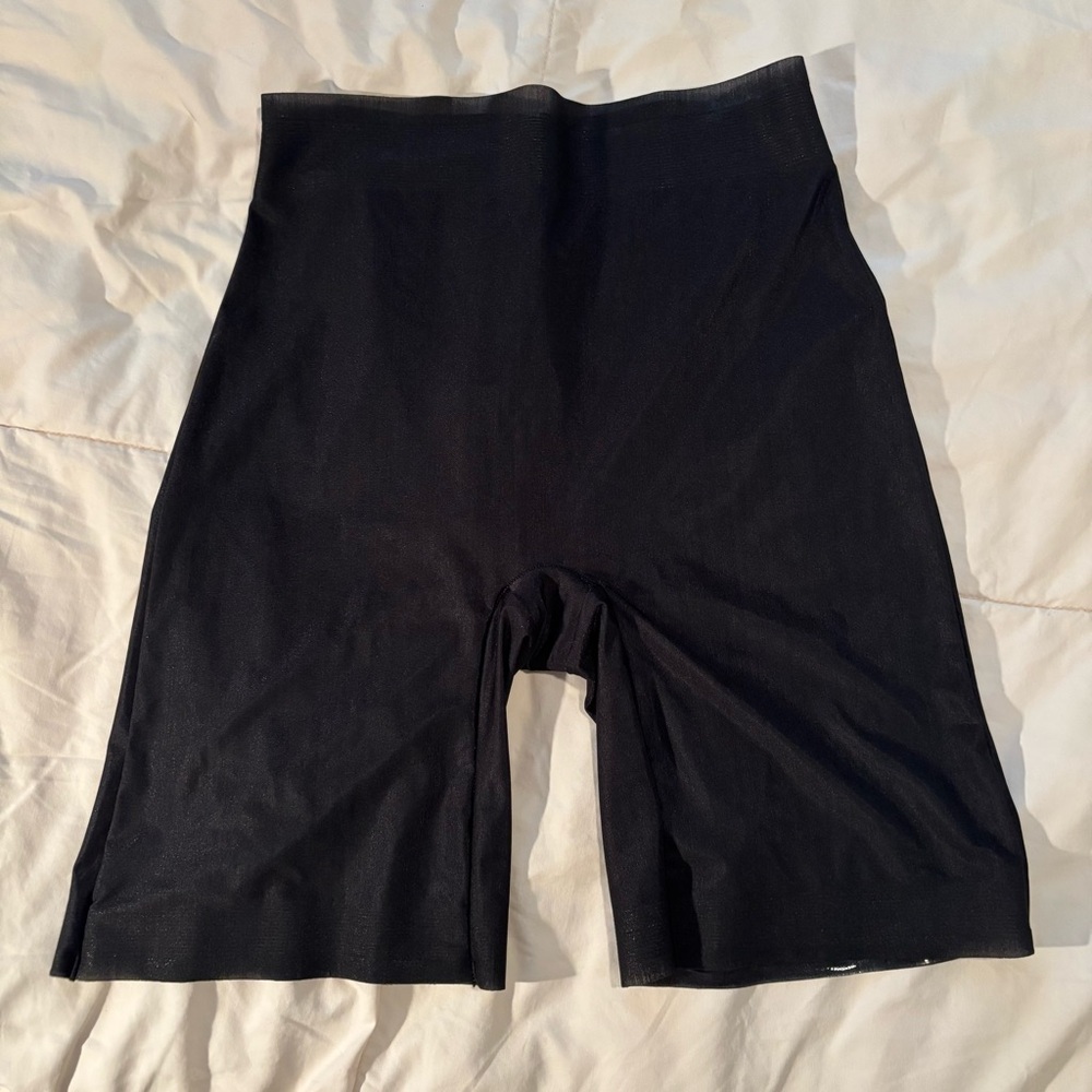 SOMA Shimmer Thigh Saver in BLACK